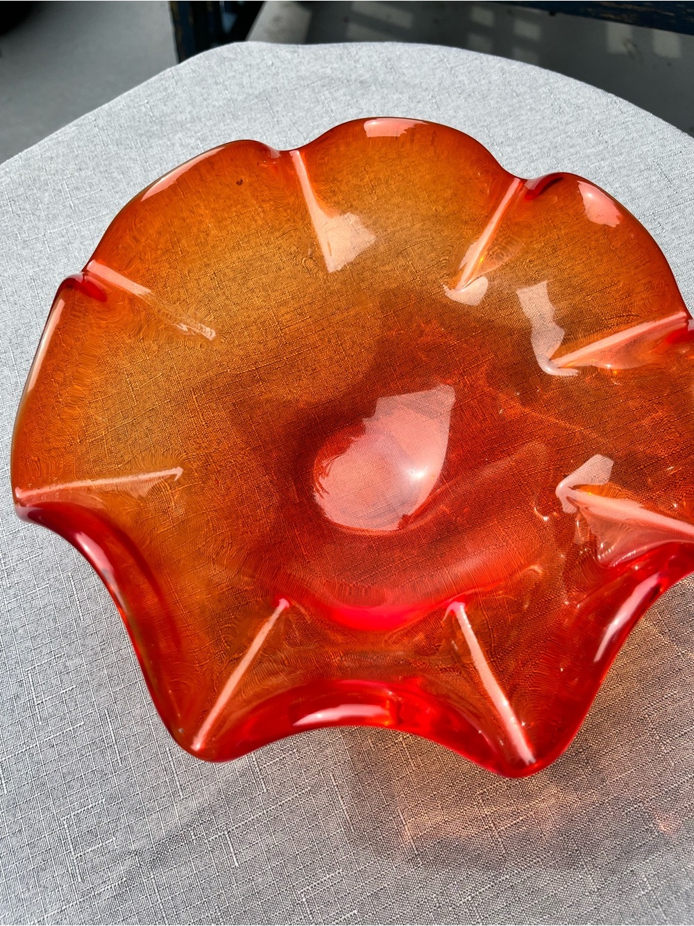 Vintage Amberina Red Orange Ruffled Art Glass Bowl MCM Centrepiece - Picture 16 of 16